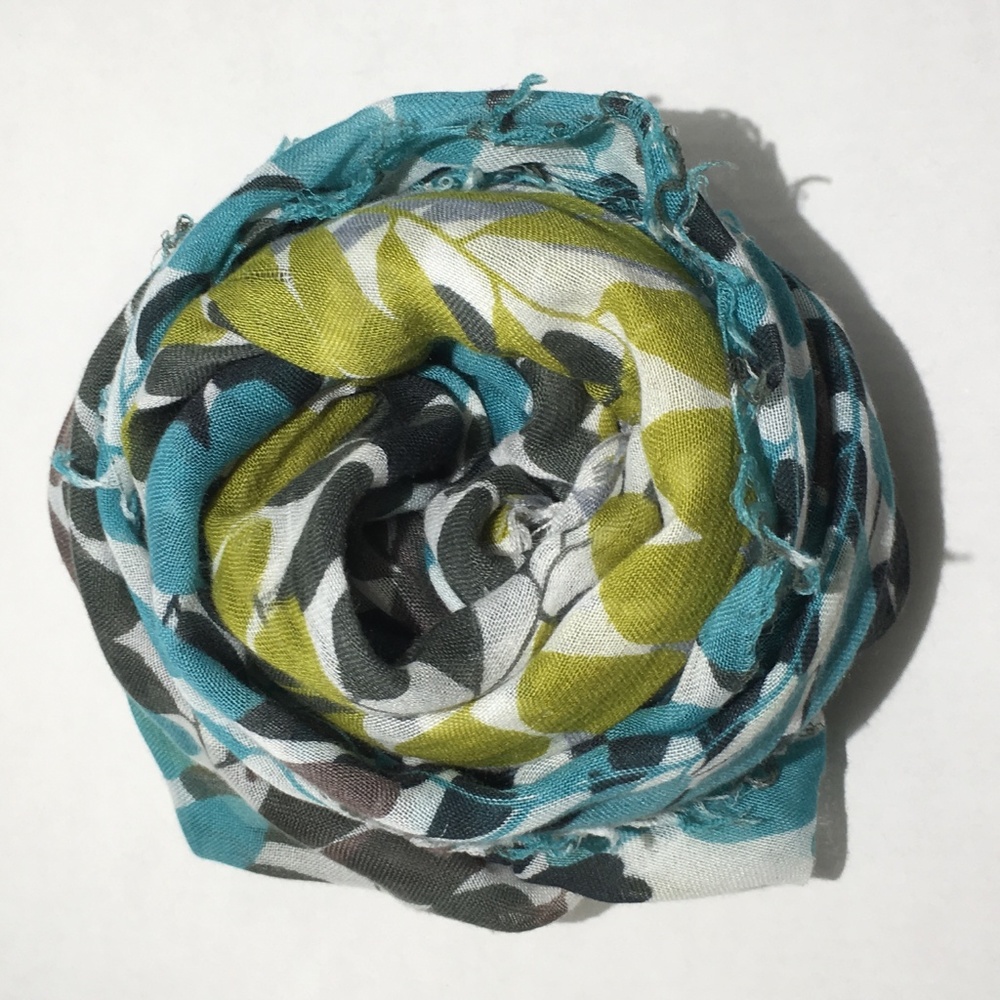 🌿 Beautiful Multicolored Statement Scarf - Picture 3 of 4